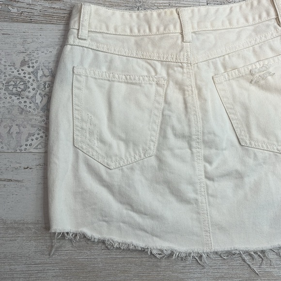 Forever 21 White Distressed Jean Mini Skirt Size Small - Picture 6 of 7